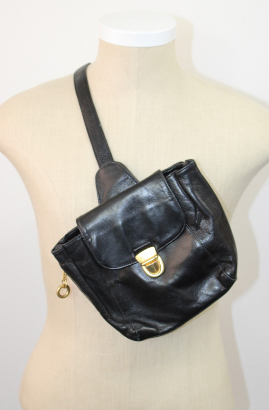Vintage MORGAN TAYLOR Black Crossbody Sling LEATHER Bag Purse